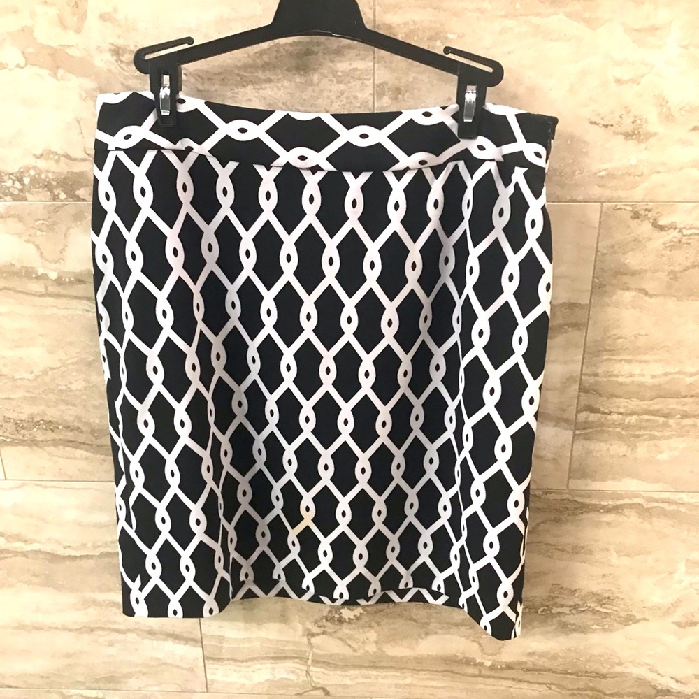Adrienne Vittadini Black and white Skirt